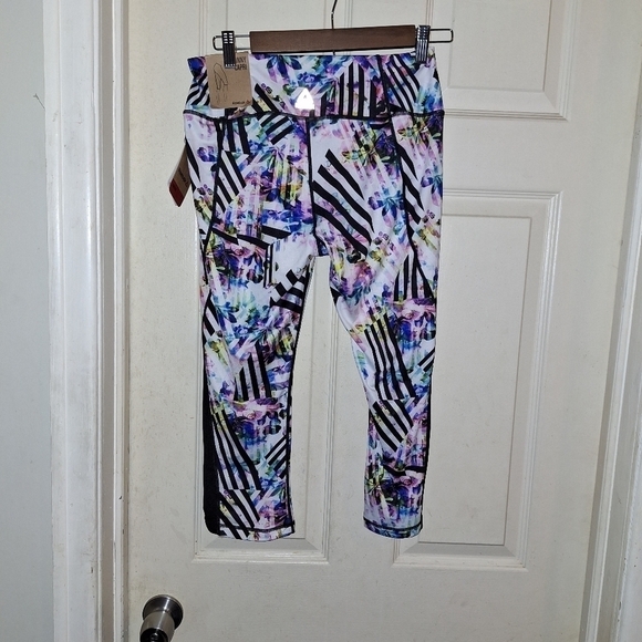 Reebok Floral capri leggings size Medium - Picture 3 of 6
